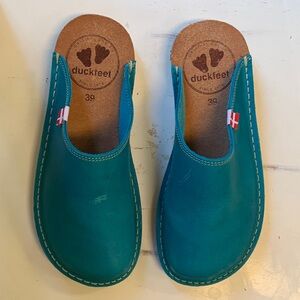 Duckfeet Aqua Blue Leather clogs (BLÅVAND)